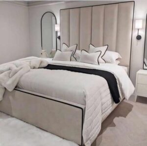 Hudson piping bed